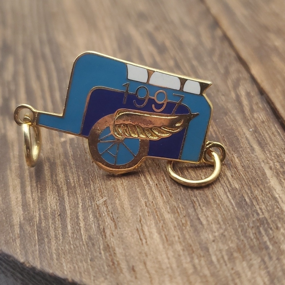 B654 1997 collectible‎ pin